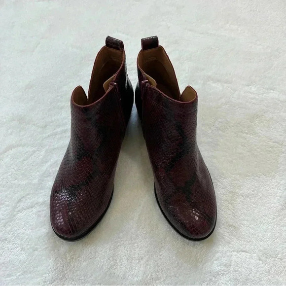 Vionic Womens Clara Burgundy Ankle Boots Size 6 - Picture 1 of 12